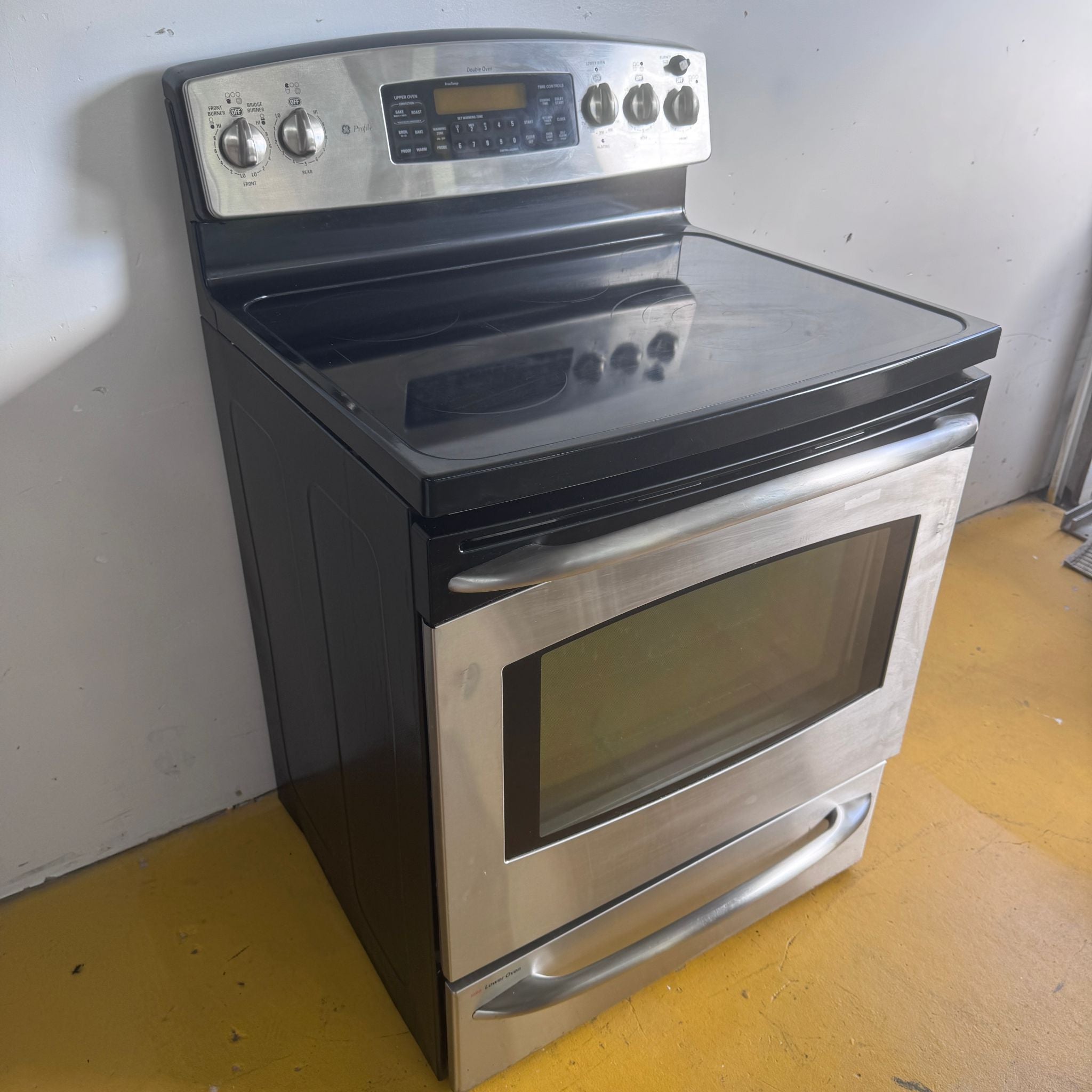 GE Stainless Steel Electric Stove GE Stainless Steel Electric Stove